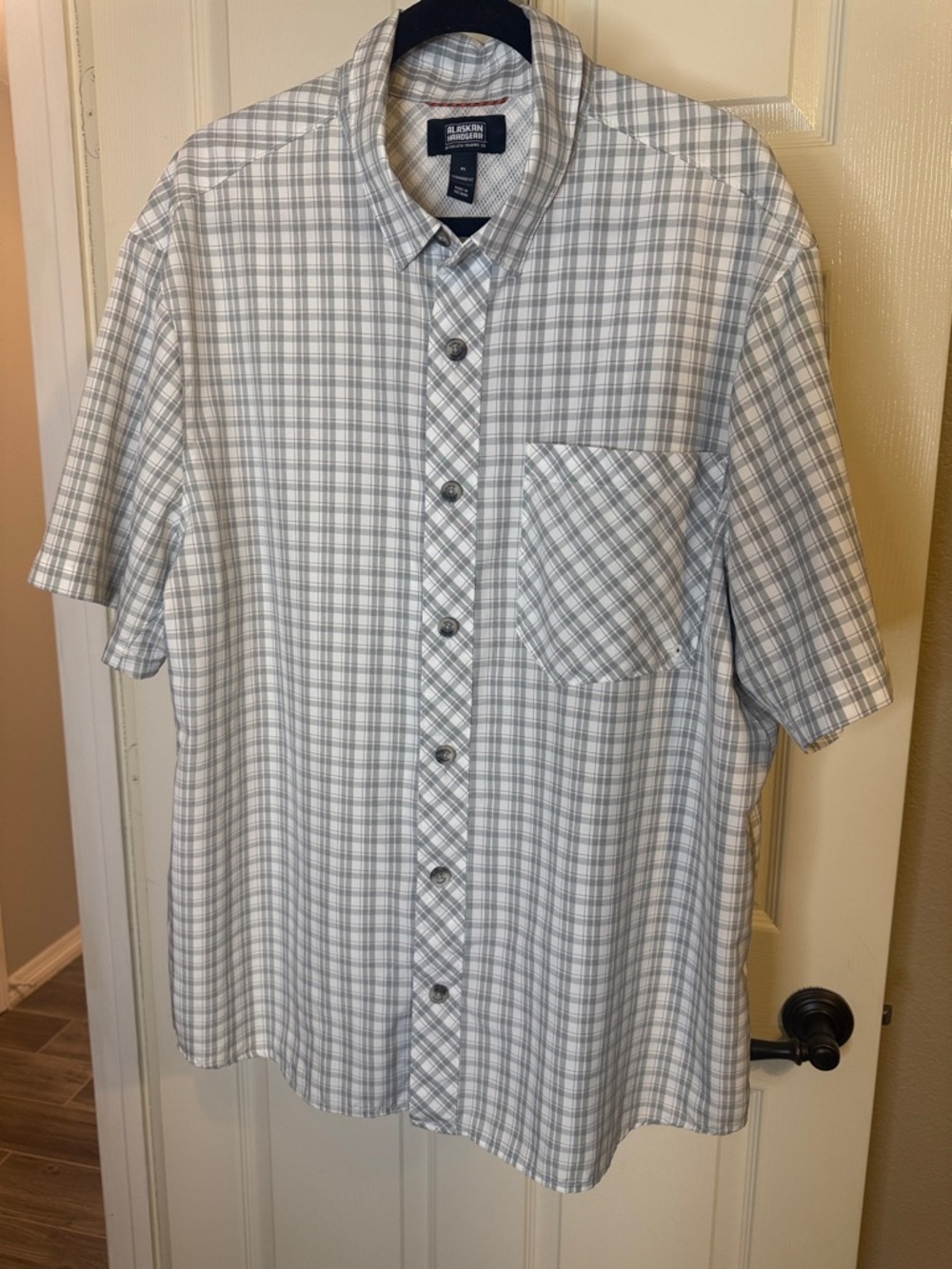 Duluth Trading Co AKHD Gray and White Plaid Short-Sleeve Button-Down Shirt